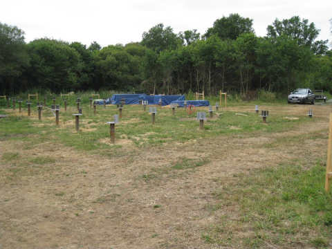 vue d'ensemble des pilotis sur le terrain