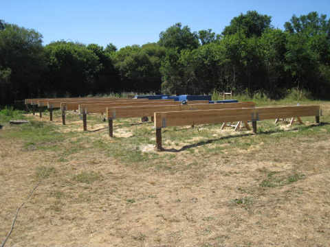 poutres principales en place sur les pilotis