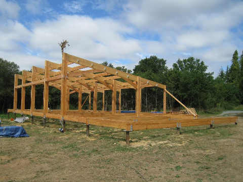 vue des linteaux en façade Sud de la structure