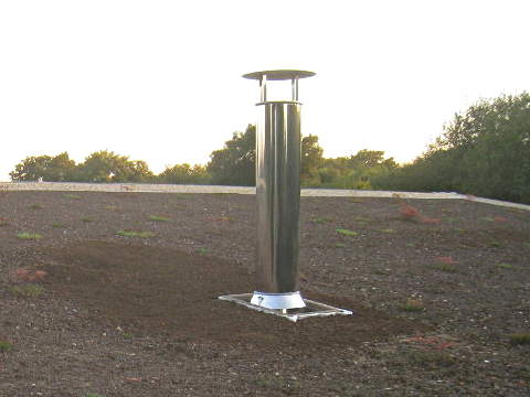 toiture extérieure après et avant pose du conduit d'évacuation des fumées