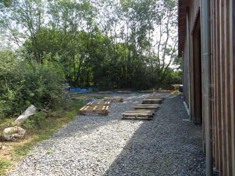 côté Nord de la maison, sans les palettes de lambris