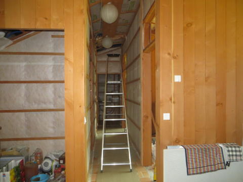 Murs du couloir sans lambris