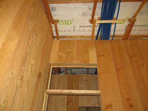 Haut de mur avec lambris