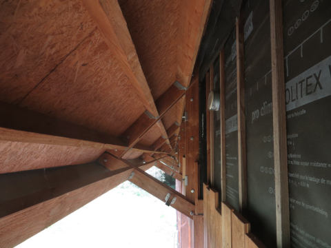 Supports du brise-soleil