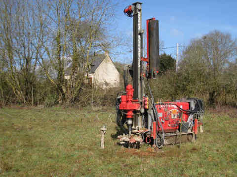 machine pour carrotage du sol et échantillon de terre récupérée