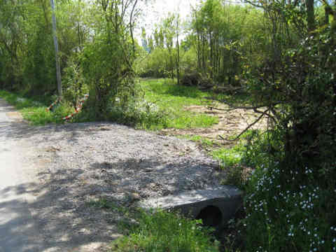 vue de l'entrée du terrain