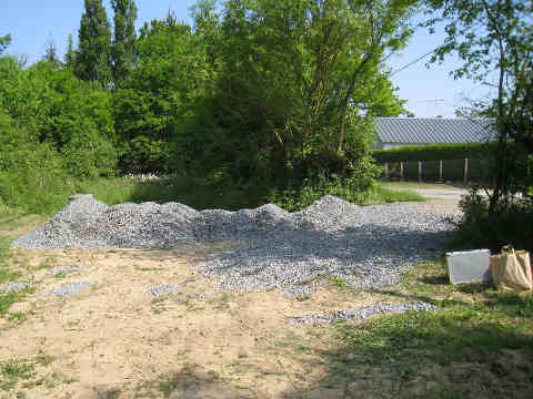 l'entrée du terrain après et avant le gravillonage